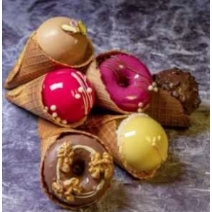 Вафельные рожки с муссовой начинкой. Елена Крохмаль, Pastry-School Вафельные рожки с муссовой начинкой. Елена Крохмаль, Pastry-School