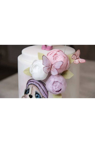 Три вида декора.⁣⁣ Пионы, зелень и бабочки. Диля Кабилова