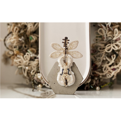 Брошь "Волшебная скрипка". Эльза Бикметова