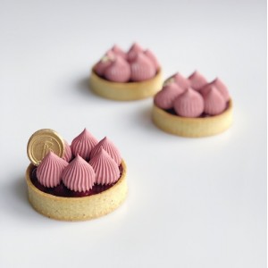 Видео урок и техкарта "Фисташковый тарт с франжипаном и Вишней". Александра Овешкова Cake Pro