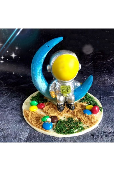 Фигурка космонавта. Екатерина Завирюха Где Торт?